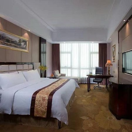Vienna International Hotel Guangdong Zhongshanbei Station Zhongshan  Dış mekan fotoğraf
